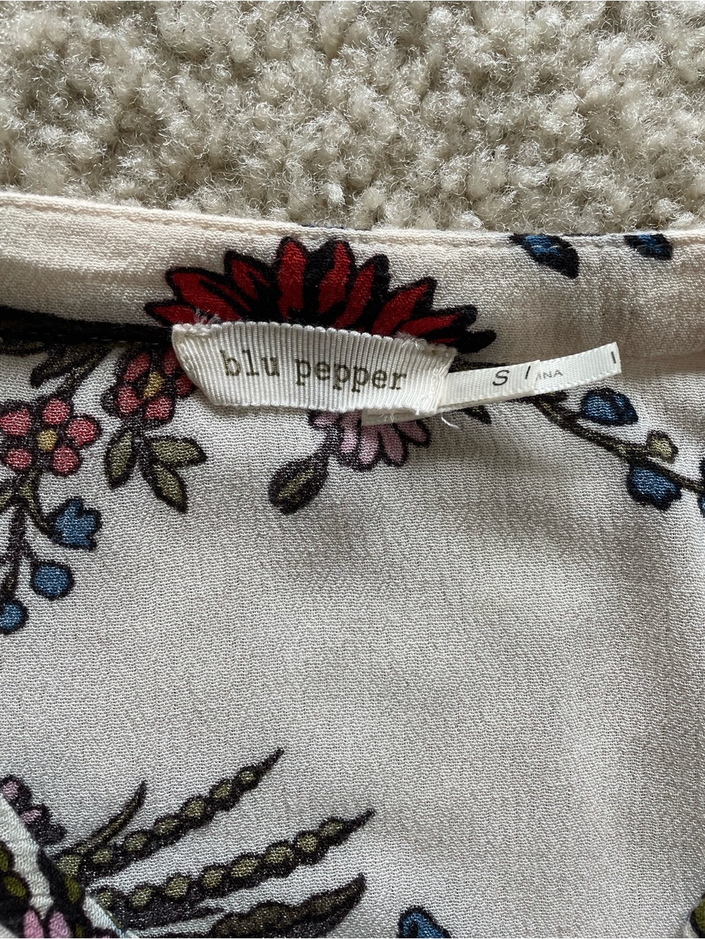 Blu Pepper Cream Floral V-Neck Blouse - Picture 2 of 5